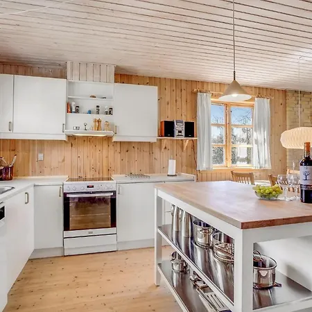 2 Bedroom Gorgeous In Hals