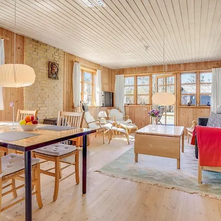 2 Bedroom Gorgeous In Holiday home *