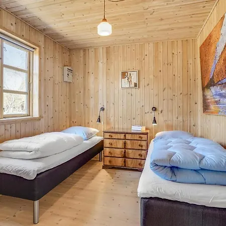 2 Bedroom Gorgeous In Holiday home
